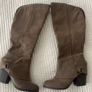 Heel boots
